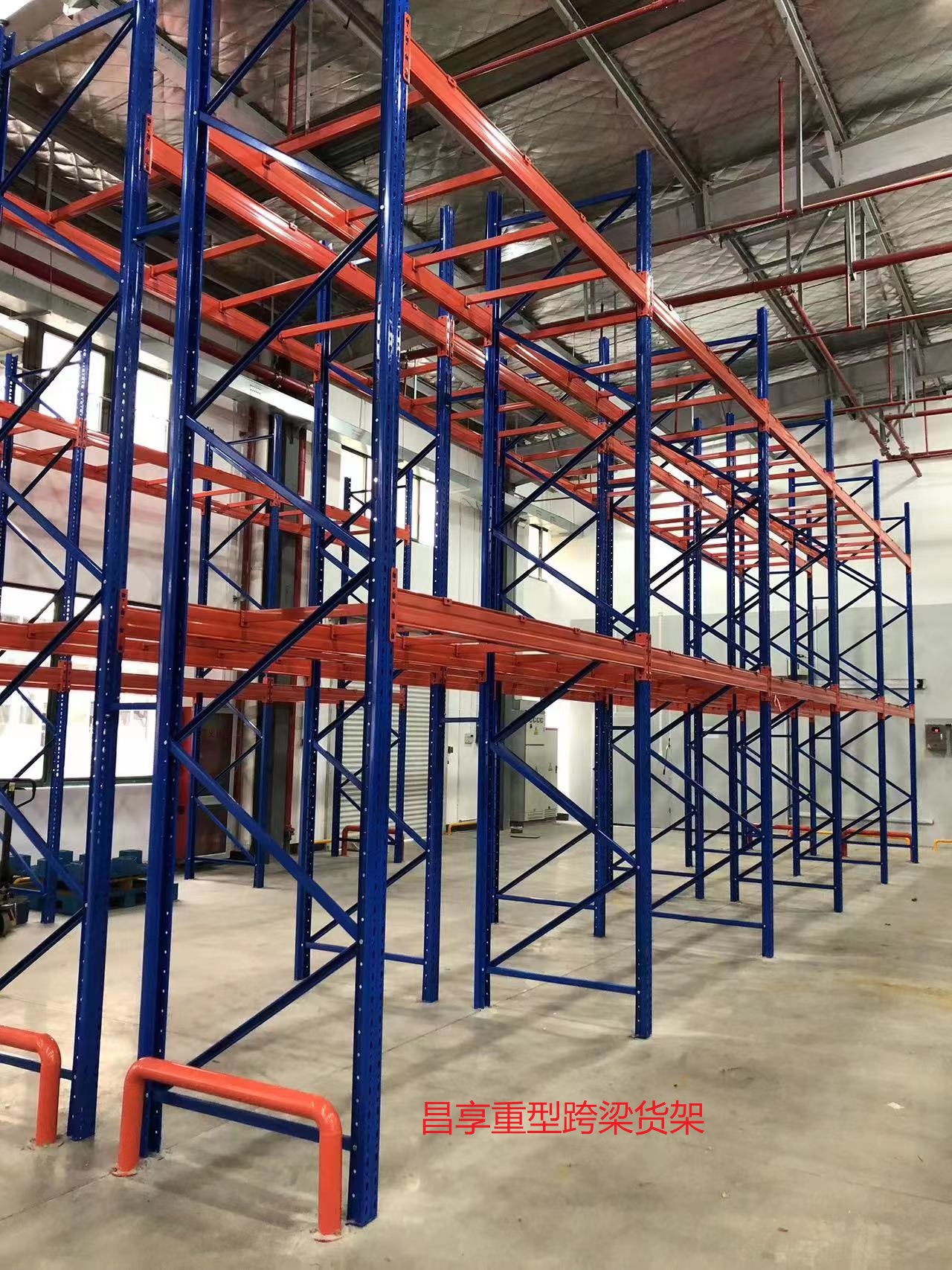 重（chóng）力（lì）式貨架